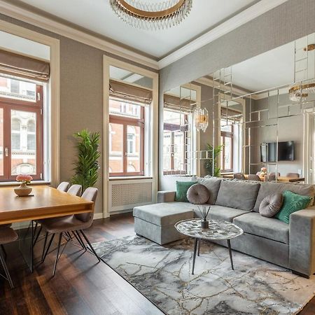 Luxury Apartment With Balcony Next To The New York Cafe بودابست المظهر الخارجي الصورة