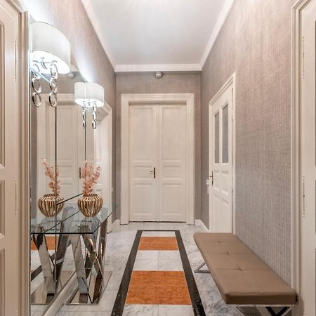 Luxury Apartment With Balcony Next To The New York Cafe بودابست المظهر الخارجي الصورة