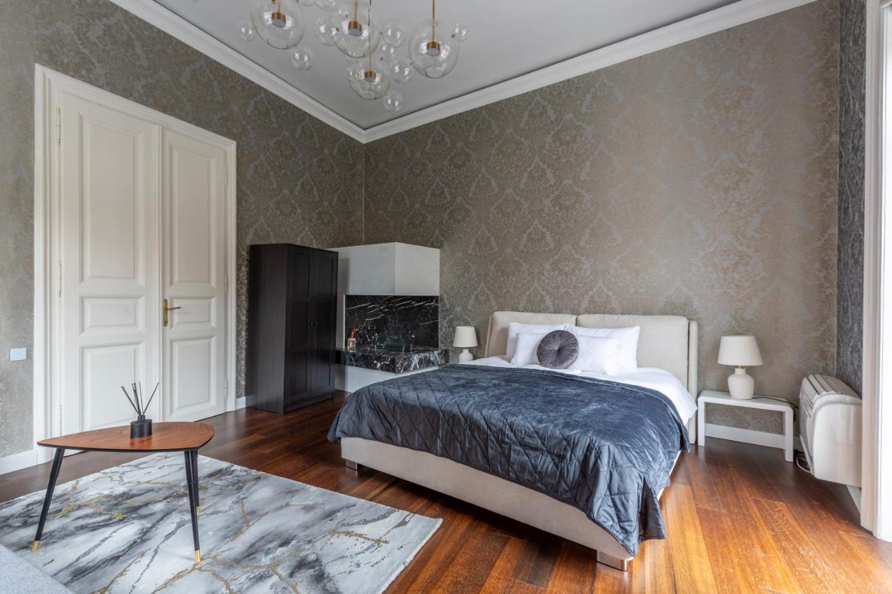 Luxury Apartment With Balcony Next To The New York Cafe بودابست المظهر الخارجي الصورة