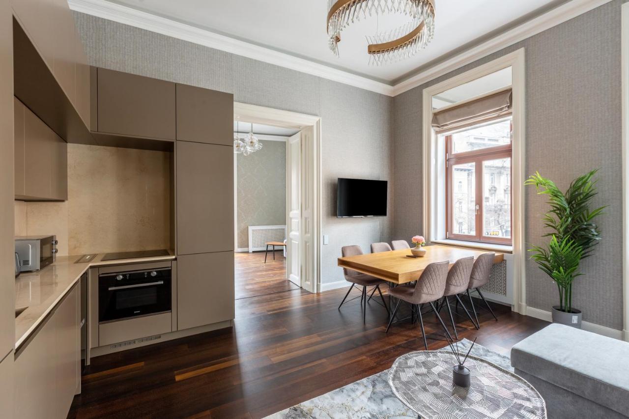 Luxury Apartment With Balcony Next To The New York Cafe بودابست المظهر الخارجي الصورة