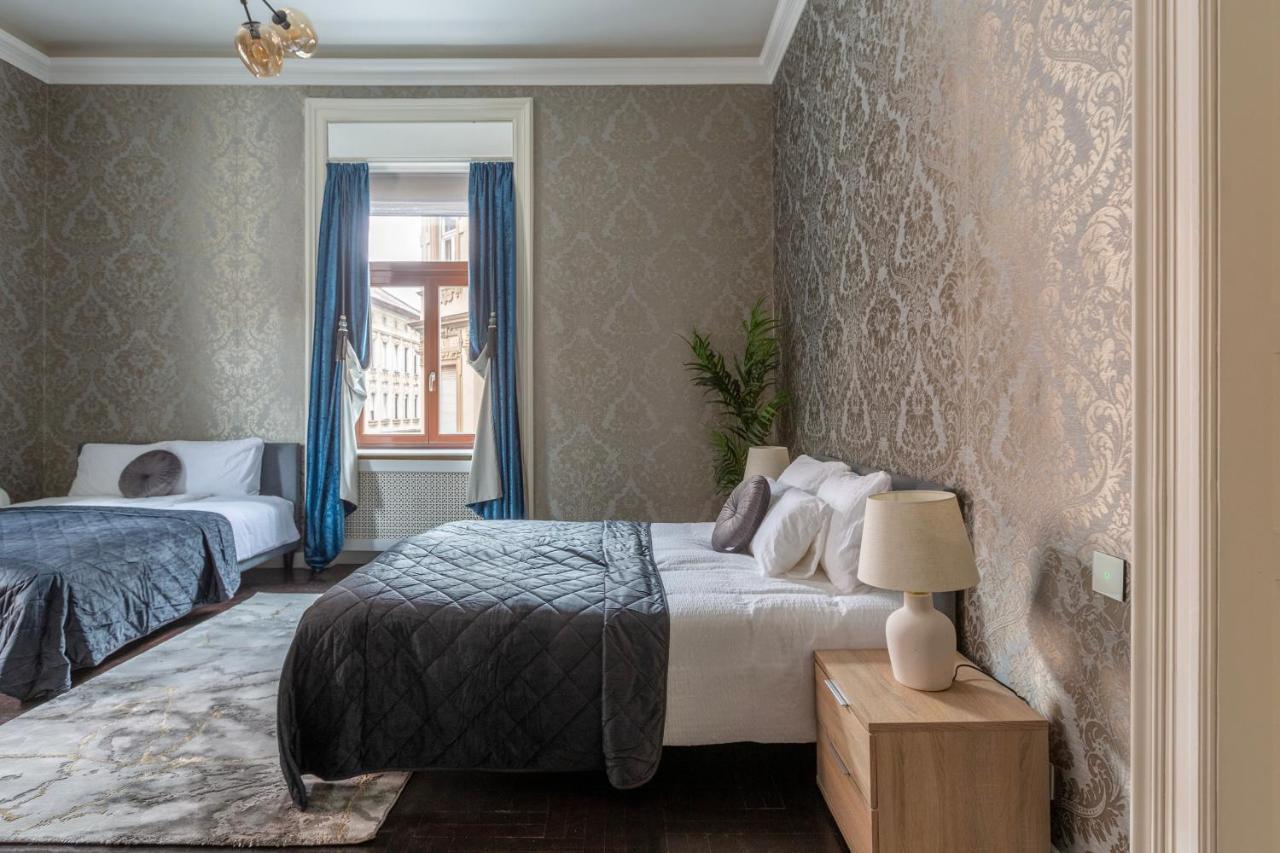 Luxury Apartment With Balcony Next To The New York Cafe بودابست المظهر الخارجي الصورة