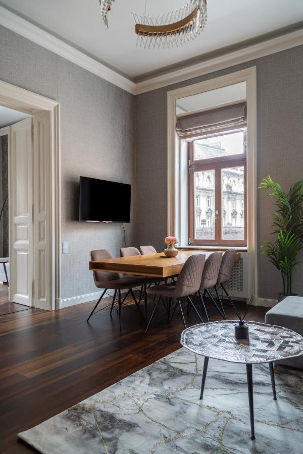 Luxury Apartment With Balcony Next To The New York Cafe بودابست المظهر الخارجي الصورة