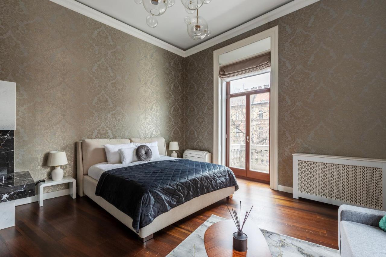 Luxury Apartment With Balcony Next To The New York Cafe بودابست المظهر الخارجي الصورة