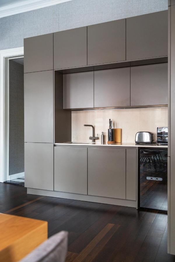 Luxury Apartment With Balcony Next To The New York Cafe بودابست المظهر الخارجي الصورة