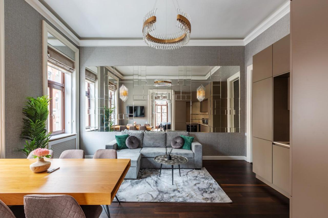 Luxury Apartment With Balcony Next To The New York Cafe بودابست المظهر الخارجي الصورة